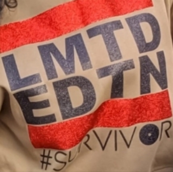 "Survivor" oversized sweatshirt - Picture 2 of 7